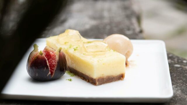 Finger citron, sorbet, figue, Kitchen Vallée 78/91 réception service à l'assiette