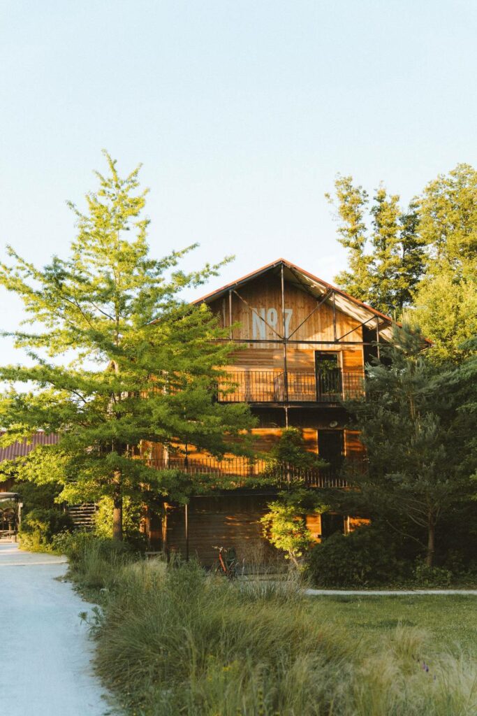 LeBarn Hôtel spa, étang de pêche, nature