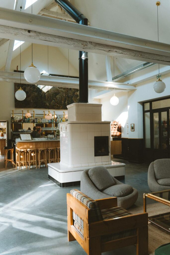 Lobby poêle en fonte, Restaurant Le Barn, salles de réception