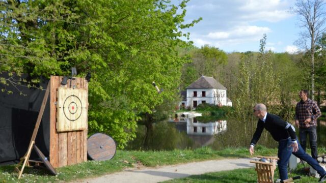 Lancé de haches, animation teambuilding Taos Event