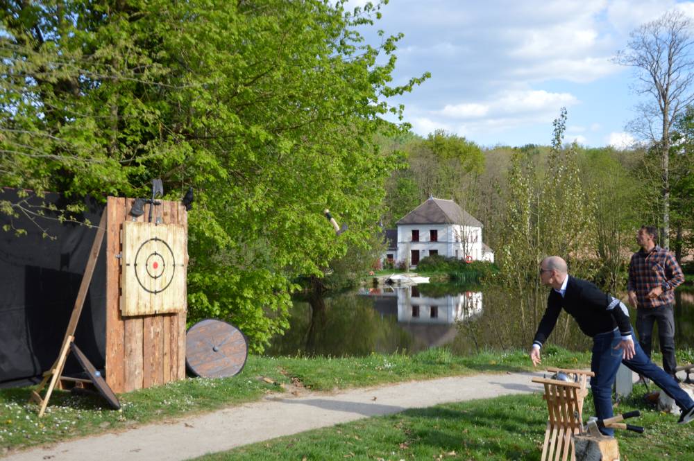 Lancé de haches, animation teambuilding Taos Event