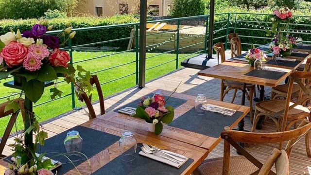 Déjeuner en terrasse Auberge des 3 Hameaux