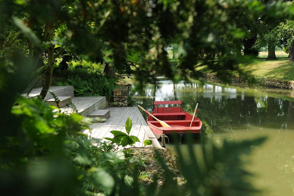 barque sur les douves du Domaine de Quincampoix