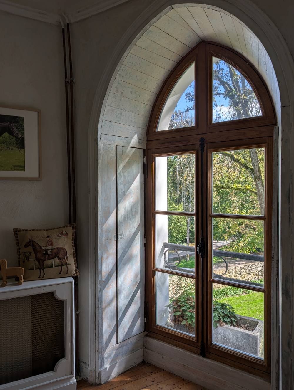 Chambre dans une tour médiévale ronde Domaine de la Geneste