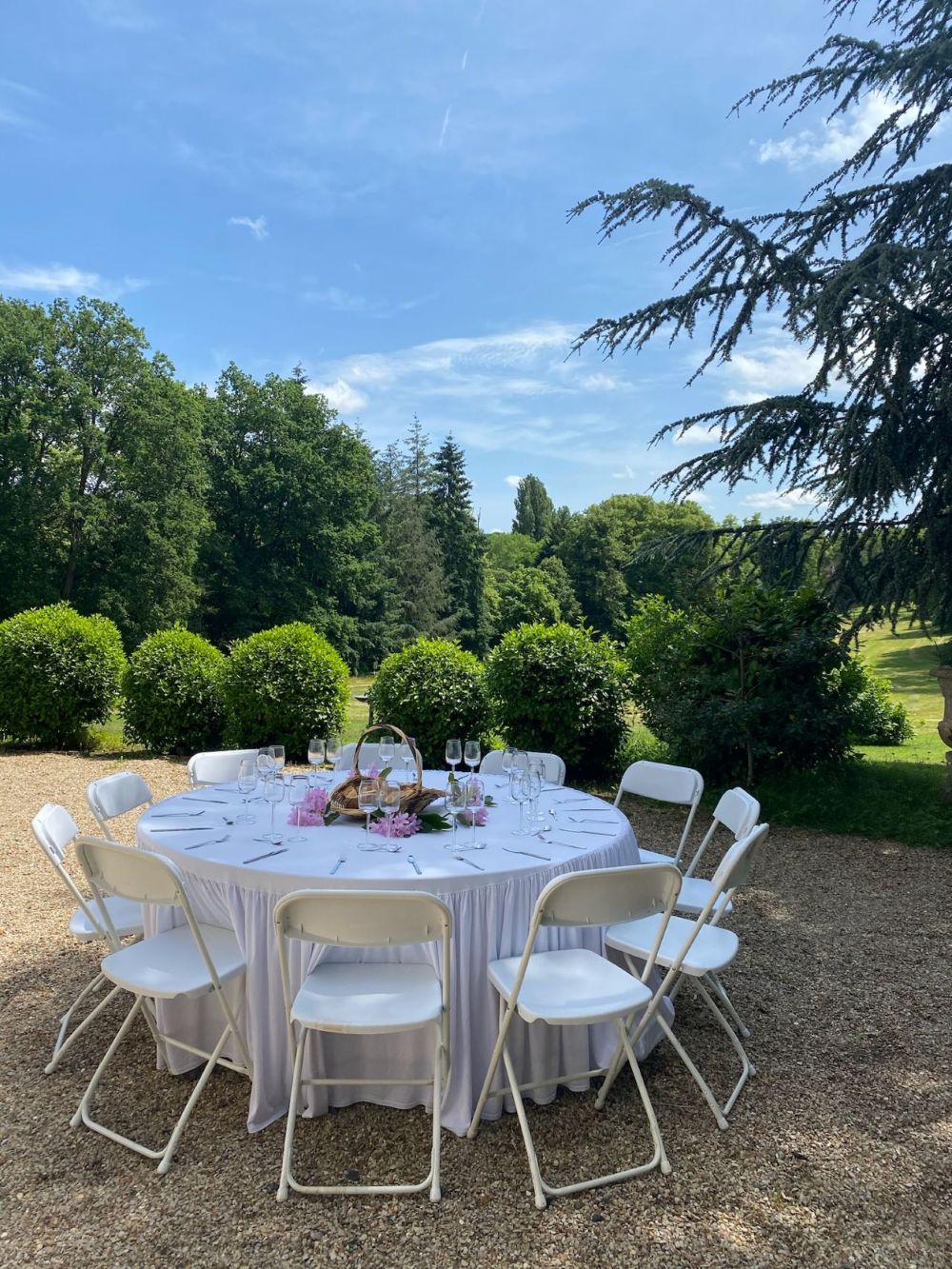 repas en terrasse Domaine de la Geneste, château Vallée de Chevreuse