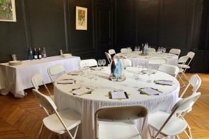 Repas au salon château traiteur