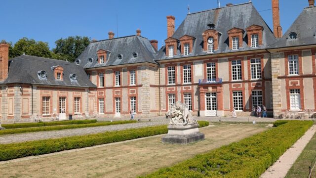 Château de Breteuil façade