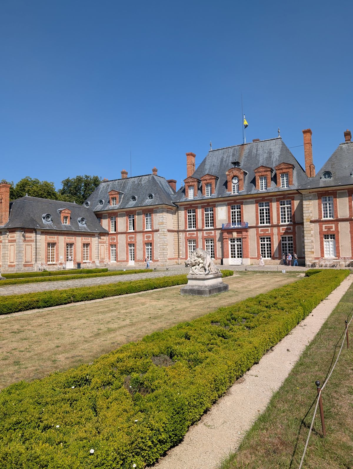 Château de Breteuil façade