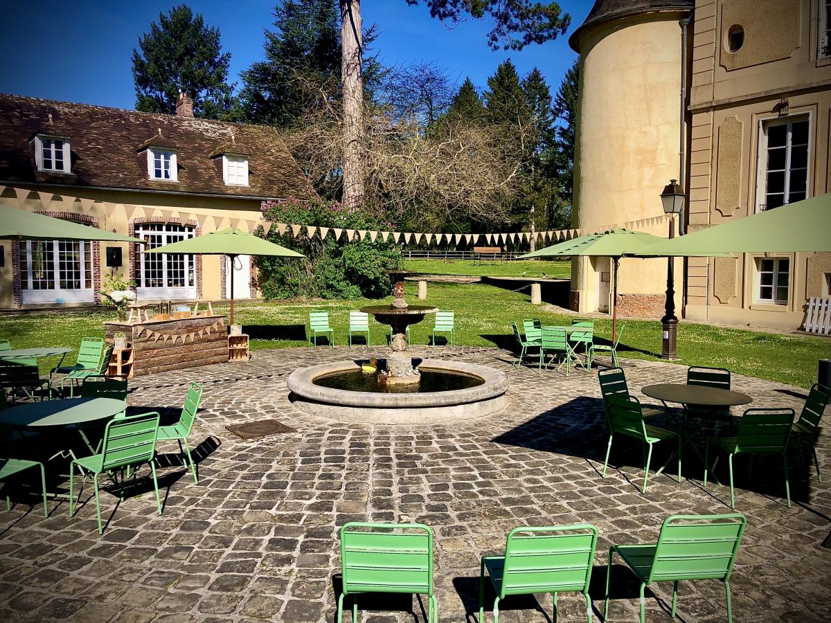 la-cour-d'honneur Château de Vaugrigneuse
