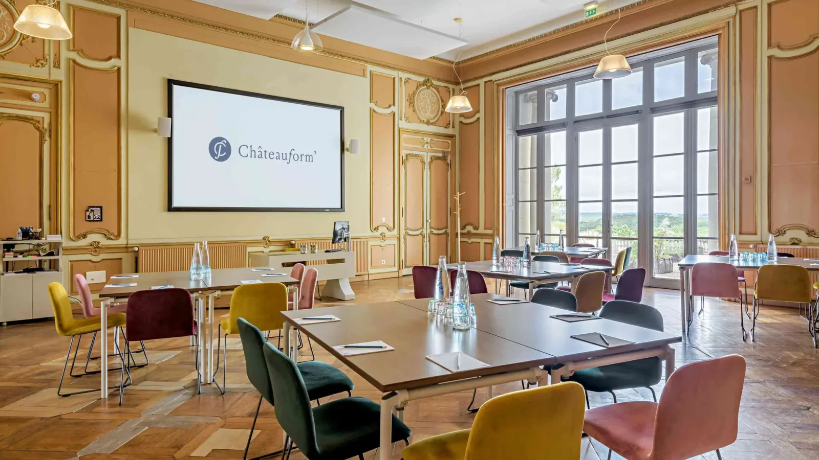Salle e sous-commission château de Rochefort