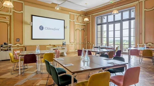 Salle e sous-commission château de Rochefort